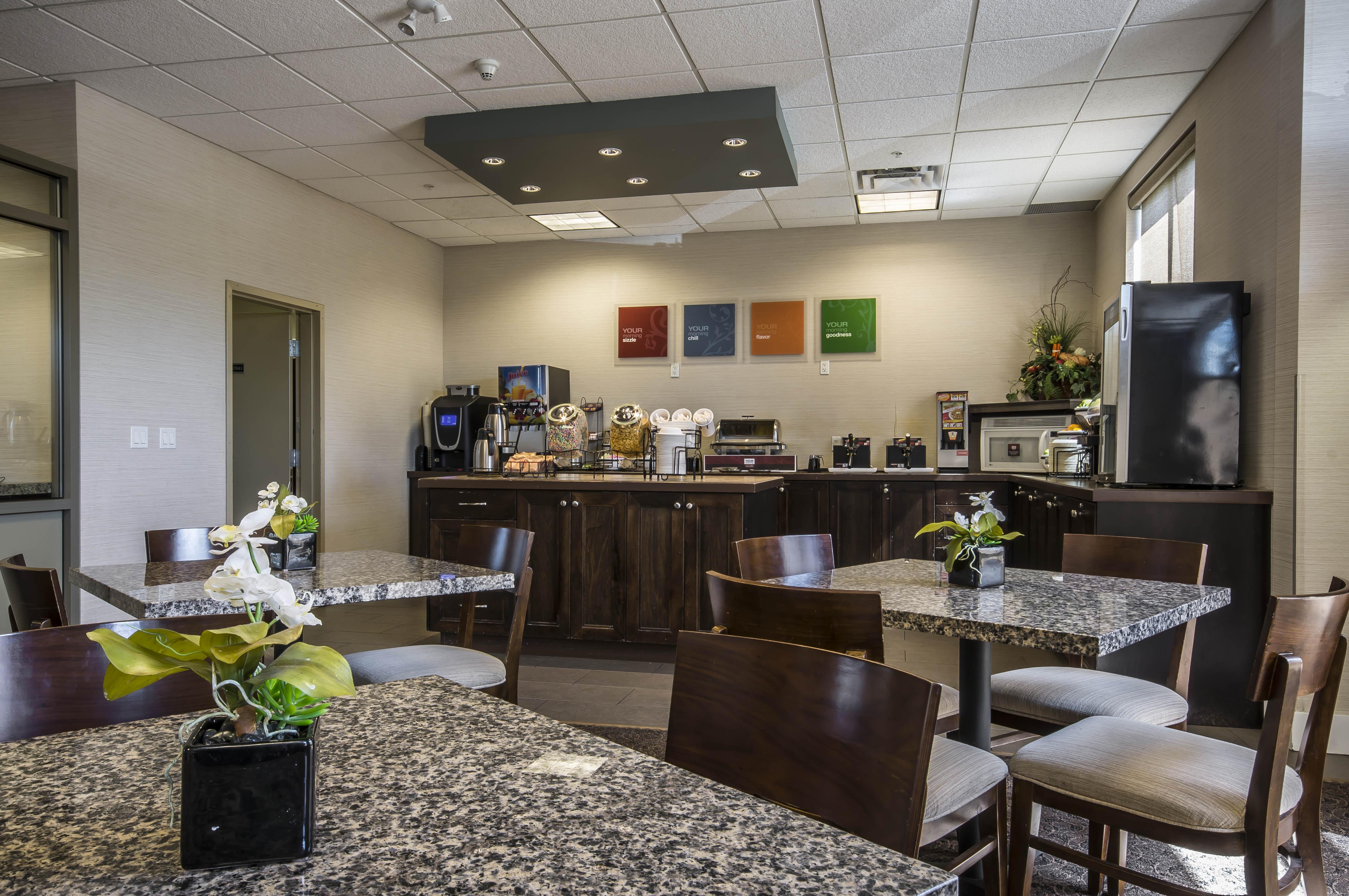 סארי Comfort Inn & Suites מראה חיצוני תמונה