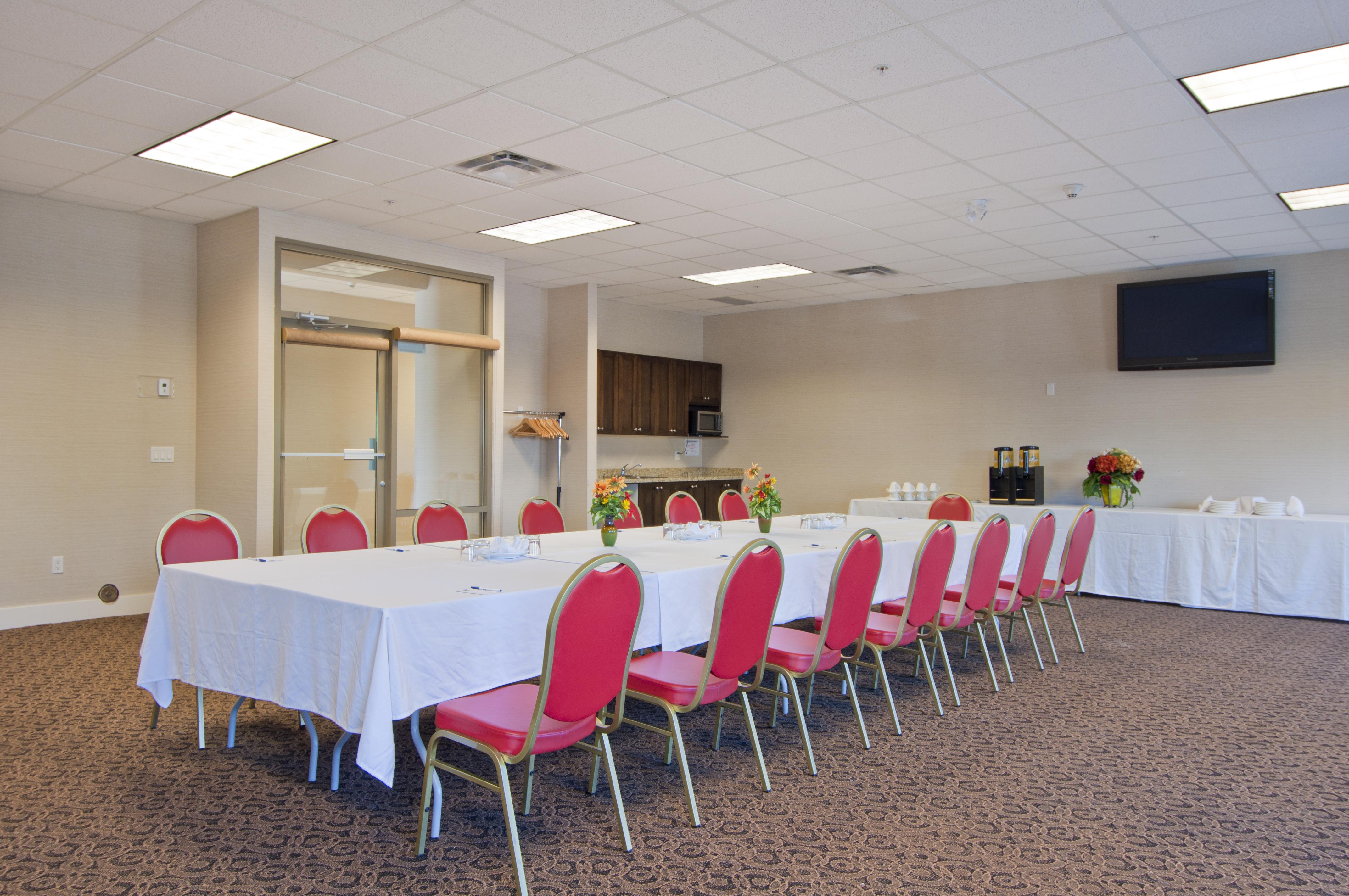 סארי Comfort Inn & Suites מראה חיצוני תמונה