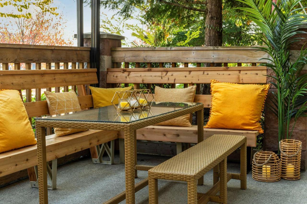 סארי Comfort Inn & Suites מראה חיצוני תמונה