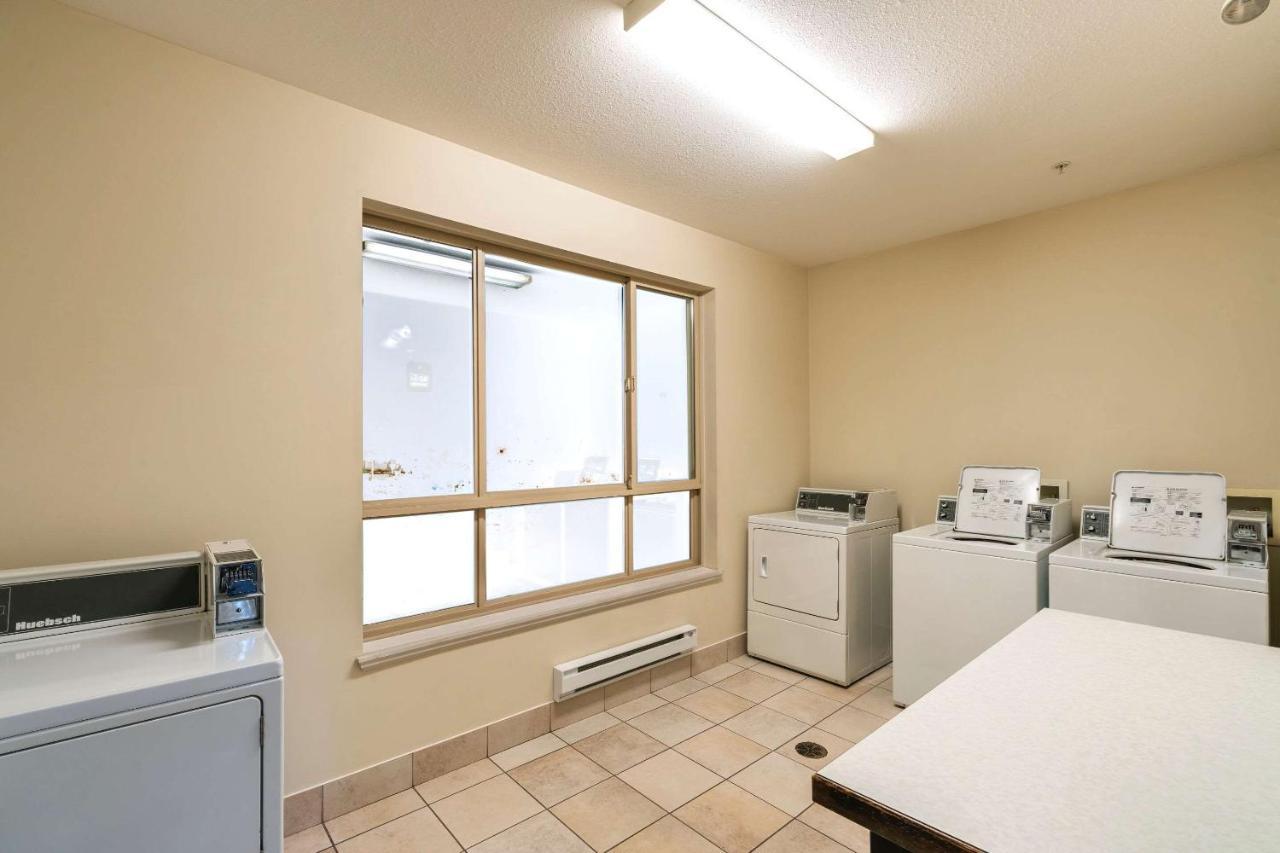 סארי Comfort Inn & Suites מראה חיצוני תמונה