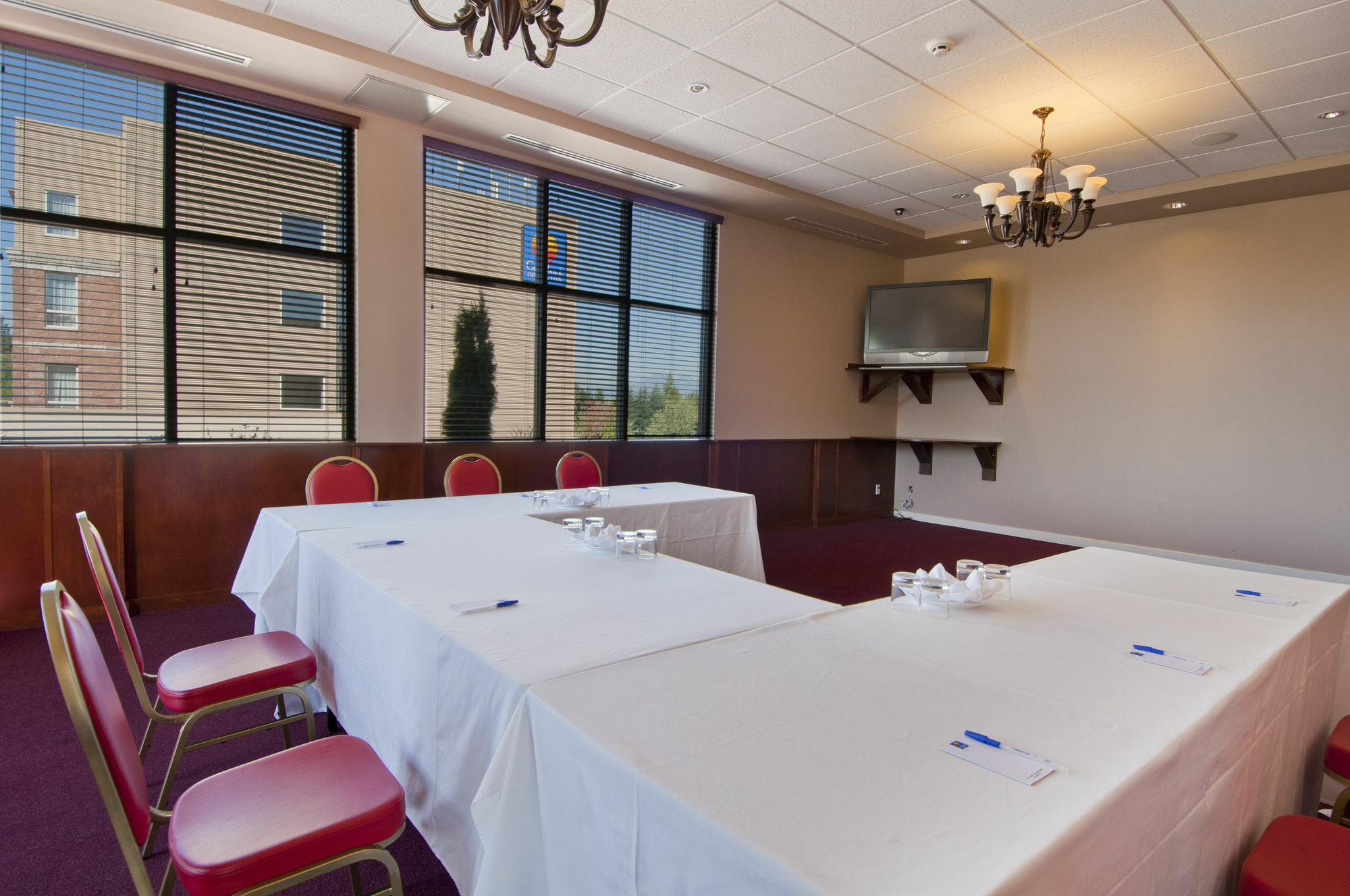 סארי Comfort Inn & Suites מראה חיצוני תמונה